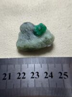A 39.30-Carat Swat Emerald Specimen: Natural Brilliance Shaped by Mountain Light - Image 2