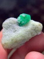A 39.30-Carat Swat Emerald Specimen: Natural Brilliance Shaped by Mountain Light - Image 4