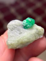 A 39.30-Carat Swat Emerald Specimen: Natural Brilliance Shaped by Mountain Light - Image 5