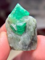A Refined 25.45-Carat Swat Emerald Specimen: Elegance in Natural Form - Image 9