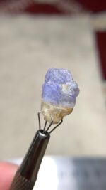 Elegant 8.55 ct Afghan Hackmanite Crystal with Rare Fluorescent Beauty - Image 4