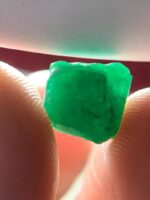Natural Emerald Prism from Swat – 5.52 Carats of Green Geometry - Image 4