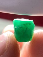 Natural Emerald Prism from Swat – 5.52 Carats of Green Geometry - Image 5