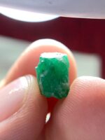 Natural Emerald Prism from Swat – 5.52 Carats of Green Geometry - Image 6