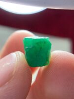 Natural Emerald Prism from Swat – 5.52 Carats of Green Geometry - Image 7