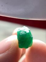 Natural Emerald Prism from Swat – 5.52 Carats of Green Geometry - Image 9