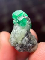 27.38ct Swat Emerald Specimen – A Stunning Natural Crystal with Impressive Size - Image 11