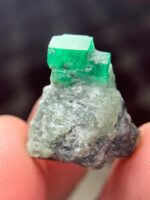 27.38ct Swat Emerald Specimen – A Stunning Natural Crystal with Impressive Size - Image 12