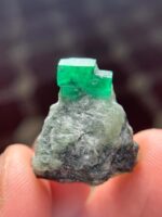 27.38ct Swat Emerald Specimen – A Stunning Natural Crystal with Impressive Size - Image 3