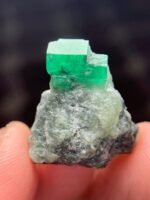 27.38ct Swat Emerald Specimen – A Stunning Natural Crystal with Impressive Size - Image 5