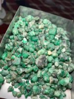 559.80-Carat Swat Emerald Rough Lot: A Treasure in Raw Form - Image 11