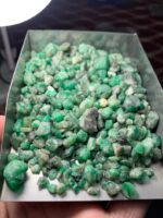 559.80-Carat Swat Emerald Rough Lot: A Treasure in Raw Form - Image 8