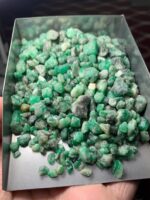 559.80-Carat Swat Emerald Rough Lot: A Treasure in Raw Form - Image 9