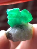 A 23.40-Carat Swat Emerald Specimen — A Natural Crystal With Depth and Presence - Image 3