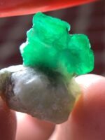 A 23.40-Carat Swat Emerald Specimen — A Natural Crystal With Depth and Presence - Image 6