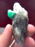 310 ct Natural Emerald Specimen from Swat – Museum-Grade Collector Crystal - Image 5