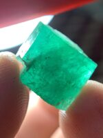 A 16.90-Carat Swat Emerald Crystal — Dimensions, Origin, and Value Explained - Image 5