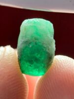 4.50 ct Natural Emerald Crystal from Swat – Raw & Radiant Green Gemstone - Image 4