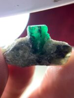 19.30ct Swat Emerald Specimen – Vivid Green Natural Crystal with Striking Structure - Image 4