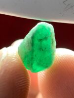 4.50 ct Natural Emerald Crystal from Swat – Raw & Radiant Green Gemstone - Image 7