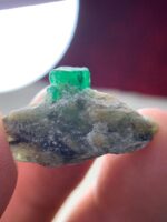 19.30ct Swat Emerald Specimen – Vivid Green Natural Crystal with Striking Structure - Image 7