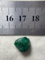 Spotlight on the 7.55ct Emerald Crystal: A Brilliant Gemstone of Exquisite Clarity - Image 4