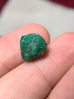 Spotlight on the 7.55ct Emerald Crystal: A Brilliant Gemstone of Exquisite Clarity - Image 7