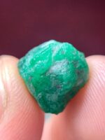 Spotlight on the 7.55ct Emerald Crystal: A Brilliant Gemstone of Exquisite Clarity - Image 8