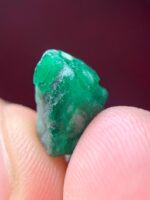 Spotlight on the 7.55ct Emerald Crystal: A Brilliant Gemstone of Exquisite Clarity - Image 9
