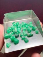 31.05ct Swat Emerald Rough Lot: Untouched Crystals with Collector Appeal - Image 2