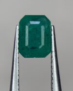 Exquisite 0.690 Ct Emerald Cut Green Hauyne: A Rare Gemstone of Distinction - Image 5