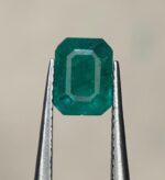 Exquisite 0.690 Ct Emerald Cut Green Hauyne: A Rare Gemstone of Distinction - Image 8