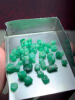 31.05ct Swat Emerald Rough Lot: Untouched Crystals with Collector Appeal - Image 5