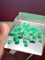 31.05ct Swat Emerald Rough Lot: Untouched Crystals with Collector Appeal - Image 7
