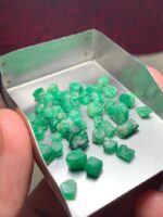 31.05ct Swat Emerald Rough Lot: Untouched Crystals with Collector Appeal - Image 8