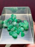 Raw Elegance: 39.35 ct Swat Emerald Rough (9.52 × 8.10 × 6.19 mm) - Image 5