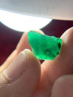 Uncut Emerald Crystal from Swat Valley – 6.72 Carats of Earth-Grown Elegance - Image 2
