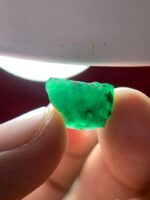 Uncut Emerald Crystal from Swat Valley – 6.72 Carats of Earth-Grown Elegance - Image 5