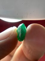 Uncut Emerald Crystal from Swat Valley – 6.72 Carats of Earth-Grown Elegance - Image 6