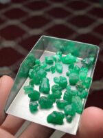 Inside a 39.51 Carat Swat Emerald Rough Lot: Nature in Its Raw Form - Image 5