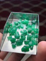 Inside a 39.51 Carat Swat Emerald Rough Lot: Nature in Its Raw Form - Image 8