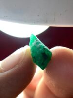 Uncut Emerald Crystal from Swat Valley – 6.72 Carats of Earth-Grown Elegance - Image 9