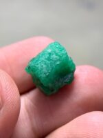 Spectacular 16.10‑Carat Swat Emerald Crystal – Untreated Natural Beauty - Image 2