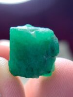Spectacular 16.10‑Carat Swat Emerald Crystal – Untreated Natural Beauty - Image 3