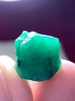 Spectacular 16.10‑Carat Swat Emerald Crystal – Untreated Natural Beauty - Image 9