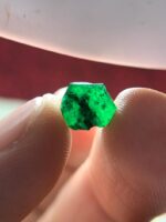 4.30 ct Swat Emerald Crystal — A Petite Treasure of Natural Elegance - Image 4