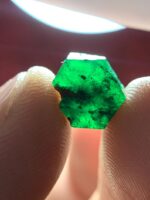 4.30 ct Swat Emerald Crystal — A Petite Treasure of Natural Elegance - Image 5