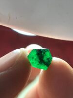 4.30 ct Swat Emerald Crystal — A Petite Treasure of Natural Elegance - Image 9