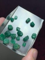 32.00ct Swat Emerald Rough Lot: Fine Natural Crystals for Cutters & Collectors - Image 2