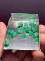 32.00ct Swat Emerald Rough Lot: Fine Natural Crystals for Cutters & Collectors - Image 4